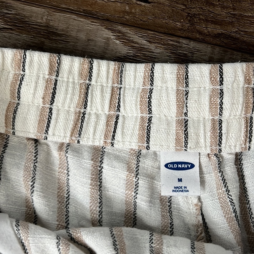 Old Navy Drawstring Shorts - Picture 4 of 7